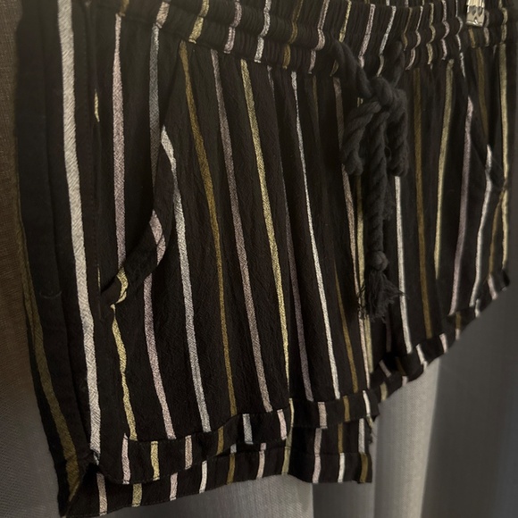 Juniors Cute Shorts - Picture 5 of 5